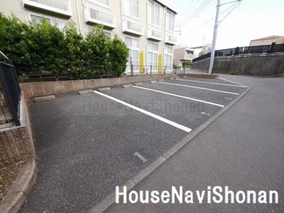 【駐車場】 | トラストヒルズ本鵠沼 | 室内写真は別室、同タイプの写真です。