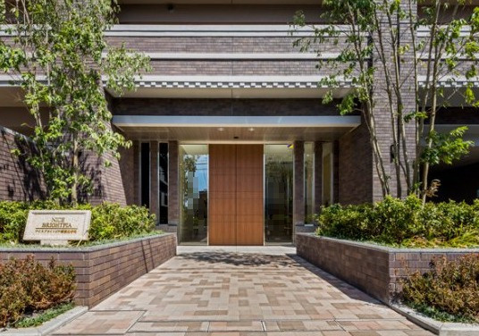 ナイスブライトピア横濱北寺尾（鶴見区北寺尾4丁目）のエントランス|毎日通るエントランスはこのようになっています