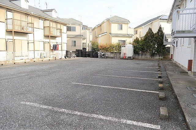 アップルビラの駐車場