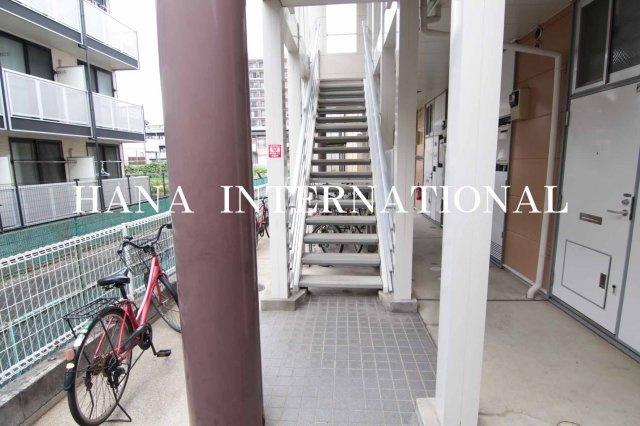 レオパレスポプラのエントランス