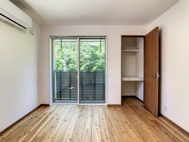 [Wi-Fi]彩りあふれるNewCityの収納|バルコニー付きのお部屋です