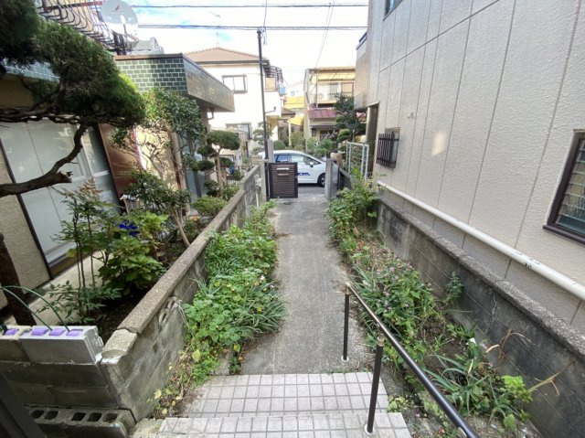 大東市御供田5丁目中古戸建ての駐車場|■これからガレージに仕上げていきます♪