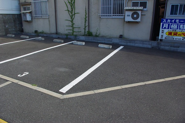 スカイモータープールの外観