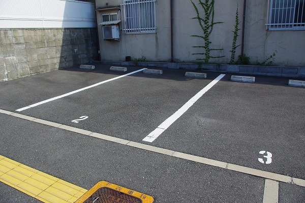 スカイモータープールの外観