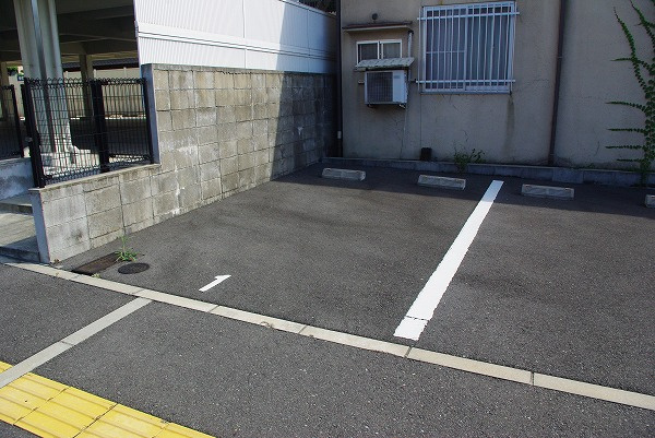 スカイモータープールの外観
