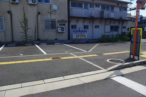 スカイモータープールの外観