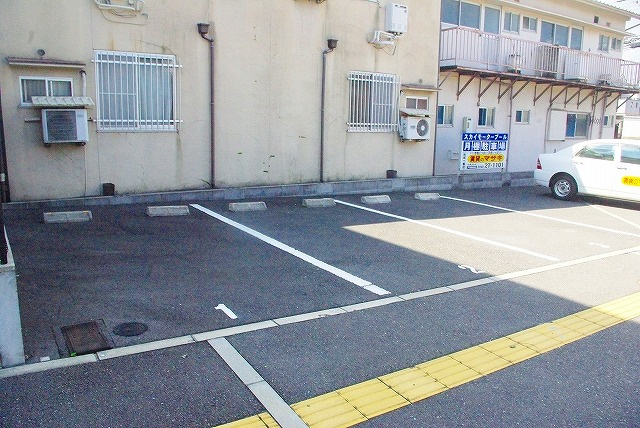 スカイモータープールの外観