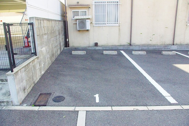 スカイモータープールの外観