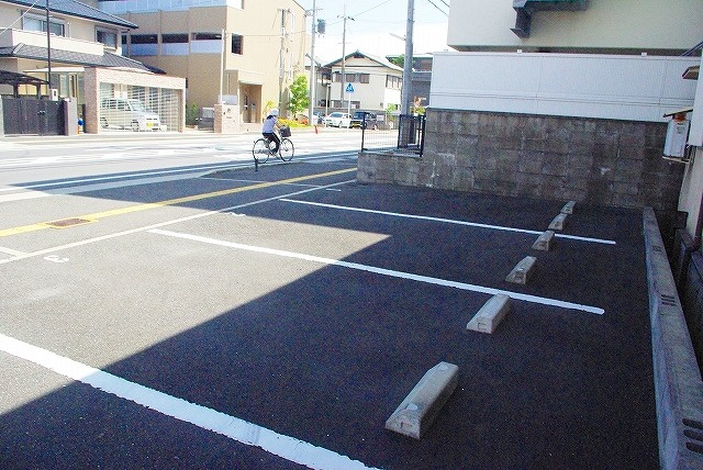 スカイモータープールの外観