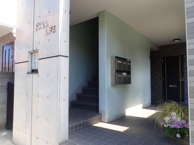 スティルライフのエントランス