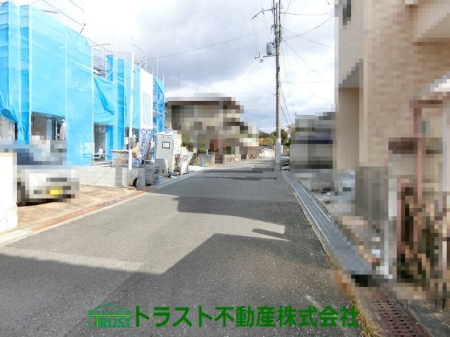 神戸市垂水区本多聞３丁目　新築戸建　２区画の前面道路含む現地写真