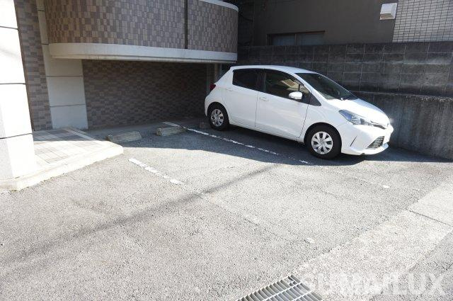 熊本市中央区九品寺２丁目の賃貸マンションの駐車場