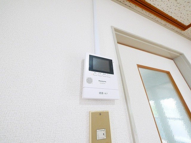 緑町ハイツのセキュリティ|モニター付きインターホンです