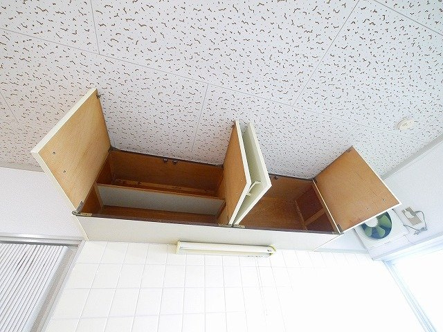 緑町ハイツのキッチン|キッチン上部の収納になります
