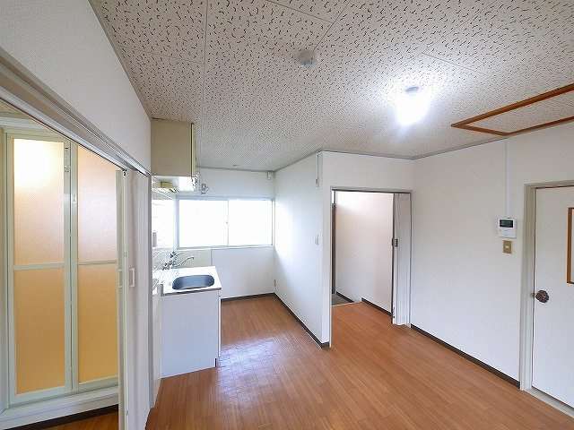 緑町ハイツの居間・リビング|居間です