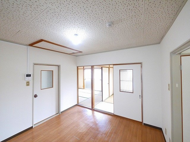 緑町ハイツの居間・リビング|ゆったり過ごせる居間です