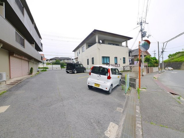 緑町ハイツの駐車場|駐車スペースもあります