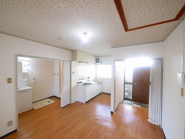 緑町ハイツの居間・リビング|居間です