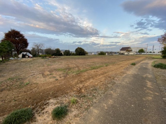 【前面道路含む現地写真】 | 坂戸市長岡Ⅱ　建築条件なし売地　「北坂戸駅」4.4㎞　