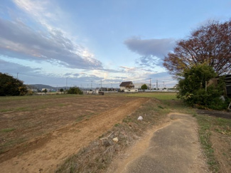 【前面道路含む現地写真】 | 坂戸市長岡Ⅱ　建築条件なし売地　「北坂戸駅」4.4㎞　