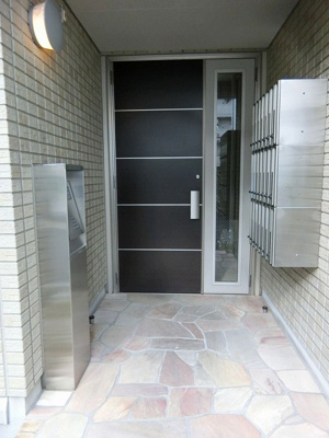 【エントランス】 | センティール中幸町 | 共用エントランスは不審者の侵入を未然に防ぐオートロック付き！一人暮らしの方も安心ですね◎