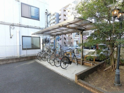 【その他共用部分】 | センティール中幸町 | 屋根付きの駐輪場で雨が降っても大切な自転車が濡れなくてすみますね♪駅から自転車もおすすめです！