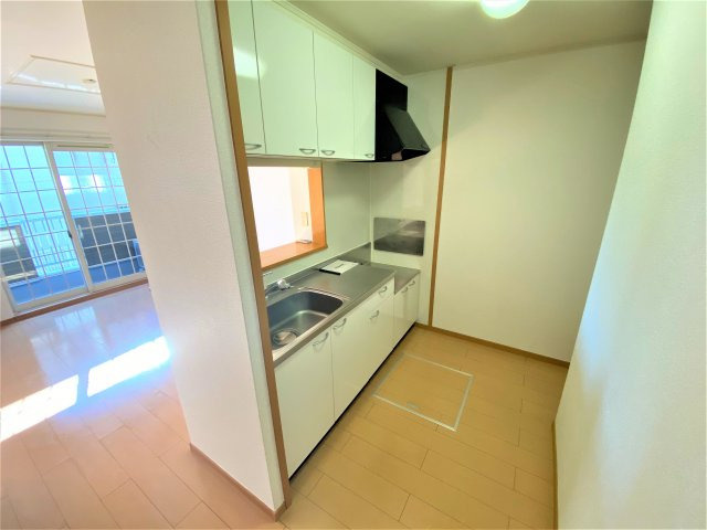 レインボーヒルズⅢのキッチン|室内を見渡せるカウンターキッチン
