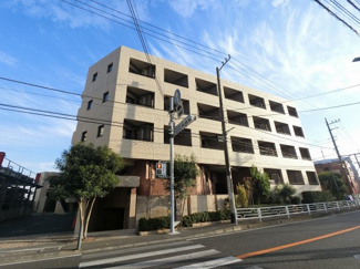 【外観】 | 総戸数58戸、2010年8月築のマンションです。
専有面積74.10平米、1LDK+2Sのリフォーム済のお部屋となります。