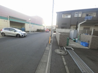 【周辺】 | 別の角度からの外観周辺。