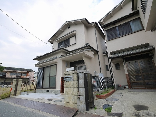 岩井貸家の外観|おしゃれな外観です
