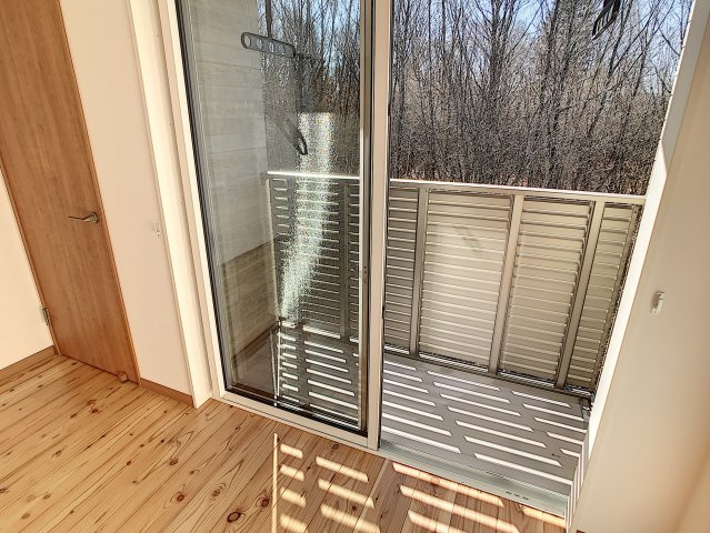 洗練された街並みに集うの洋室