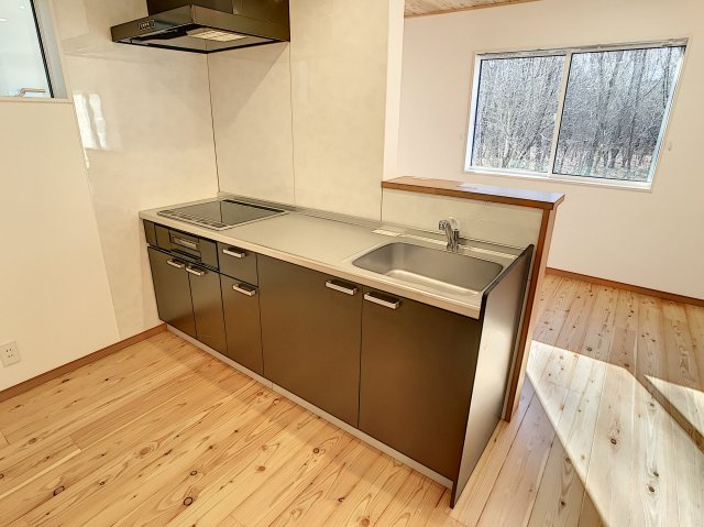 洗練された街並みに集うのキッチン|キッチンでお料理をお楽しみください