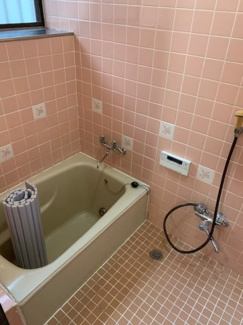 【浴室】 | 西逸見町3丁目貸家 | 追い焚き付きお風呂です