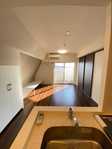 AXAS千鳥町アジールコートSta.の居間・リビング|明るい室内