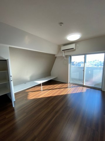 AXAS千鳥町アジールコートSta.の居間・リビング|日当たり良好