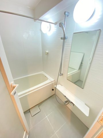 AXAS千鳥町アジールコートSta.の浴室|追い焚き機能付き