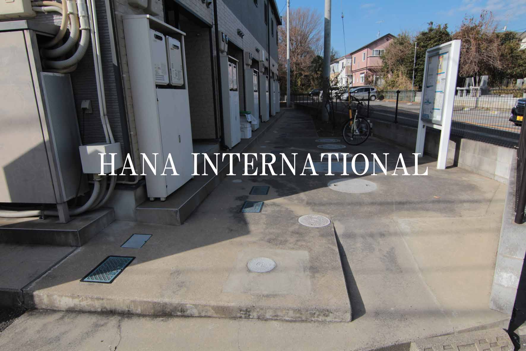 レオパレスヤマキのエントランス