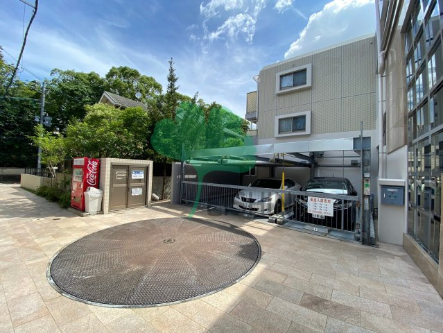アテネOP博多の駐車場