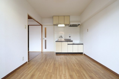 【居間・リビング】 | ロイヤルハイム一冨士