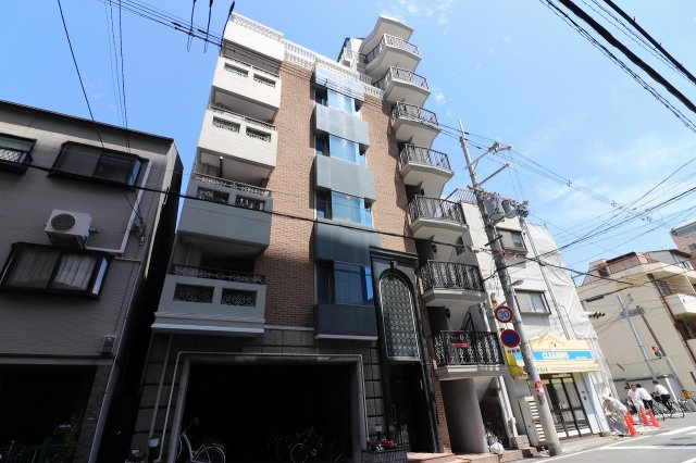 【外観】 | リトルハウス中央