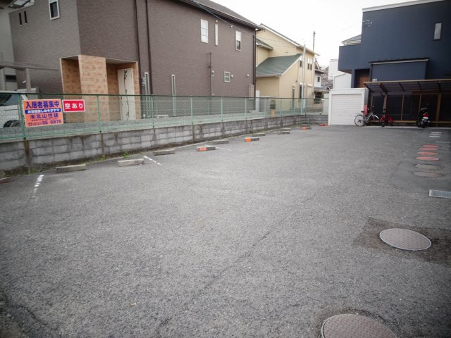 メゾンフェアリーの駐車場