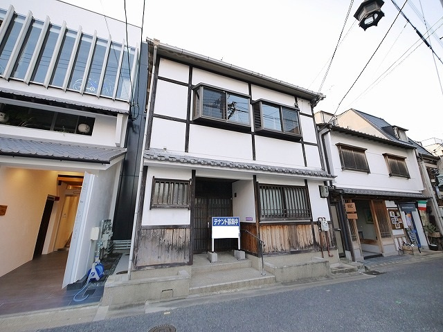 今御門町住居付店舗の外観