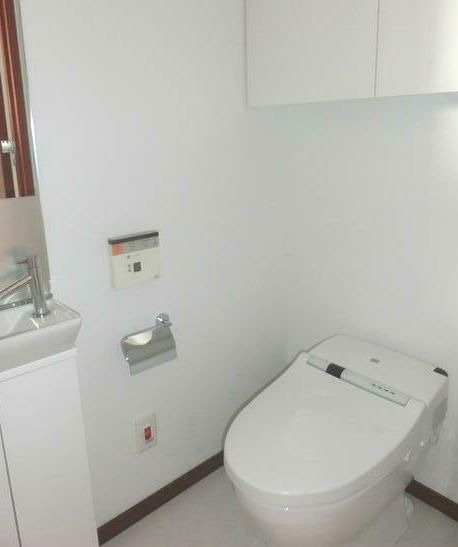 荒川区西日暮里２丁目の賃貸マンションのトイレ