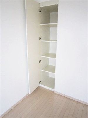 【展望】 | グランドメゾンセンター北 | 洋室6.2帖のお部屋にある収納スペースです！お部屋がすっきり片付いて快適に！