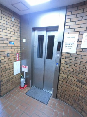 【その他共用部分】 | 東糀谷ダイヤモンドマンション | お買い物時やベビーカーの出し入れに便利なエレベーター付です。