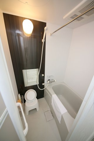 ベルセ常滑Ⅲの浴室