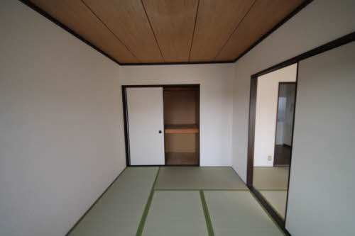 フォーブル加納の和室