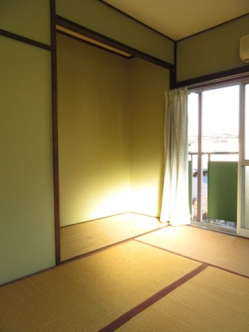 やよい荘の寝室|
