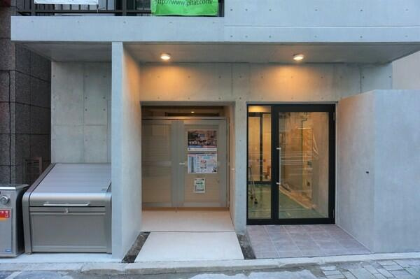 「防音マンション」Bee　Flatsのエントランス|落ち着いたエントランスです