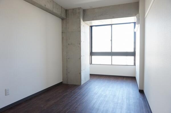 「防音マンション」Bee　Flatsの洋室|使いやすいリビングです